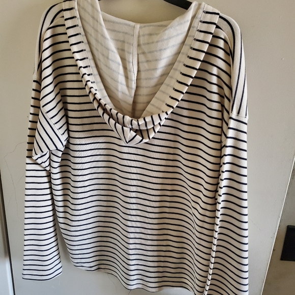 Sweater with hood NWT - Picture 2 of 3